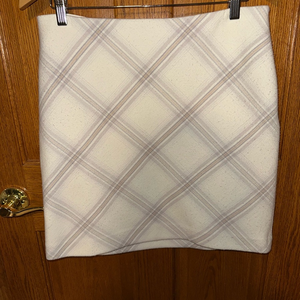 White House/Black Market NWOT Winter White Skirt